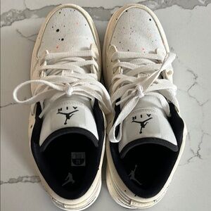 Kids Sneakers NIKE Air Jordan 1 low - Sail with Paint Splatter Accents 7Y